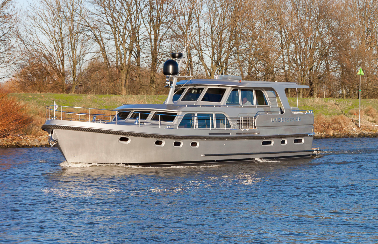 Premiere: Linssen Grand Sturdy 590 AC Wheelhouse - The spaceship