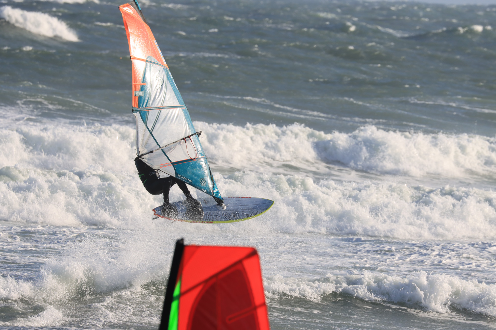 Waveboard 2023: Naish Assault Custom Thruster 89 in test | SURF