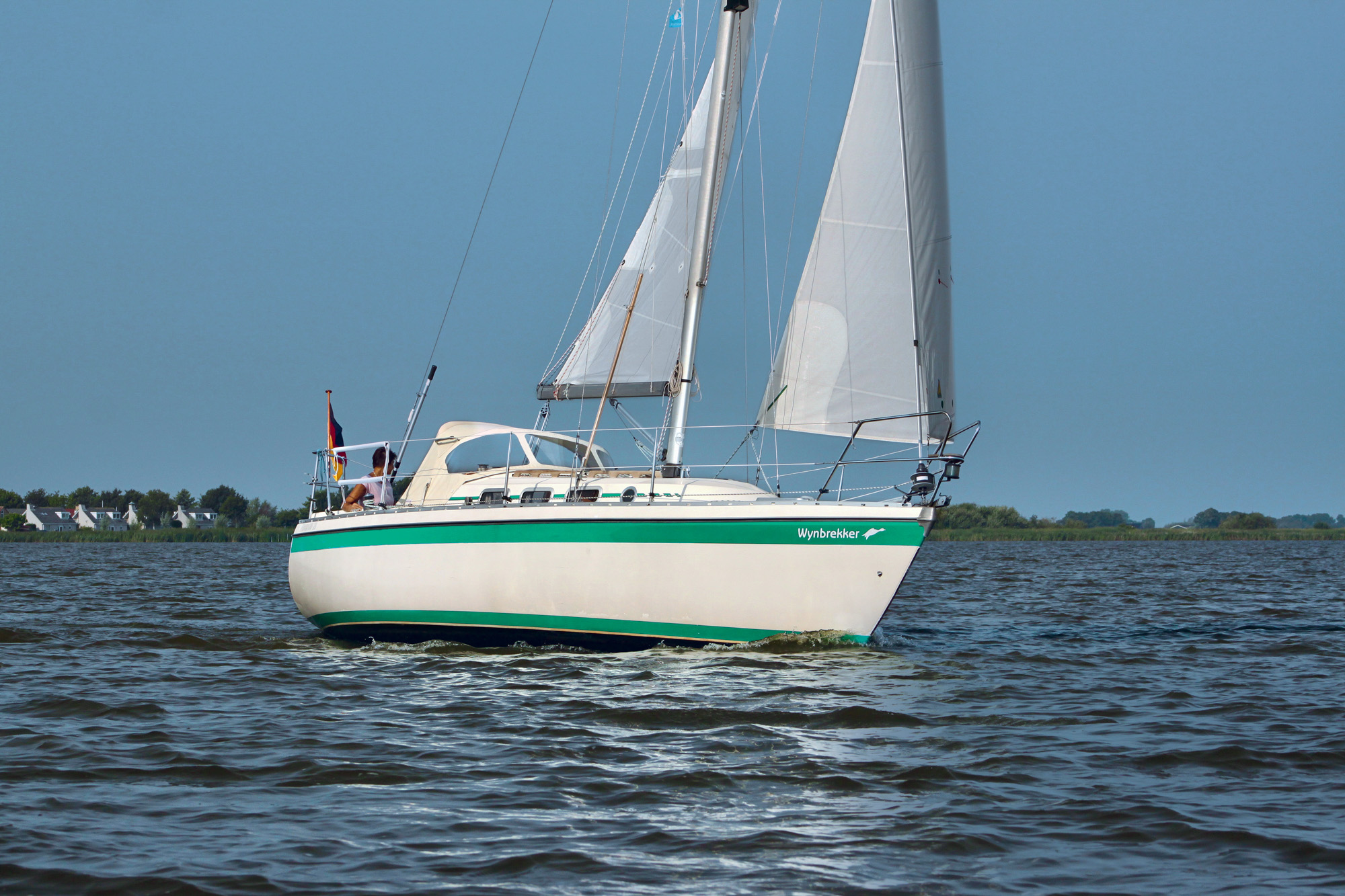 Naviguer avec un bébé à bord en toute sécurité - Band of Boats, achat et  vente de bateaux neufs et d'occasion