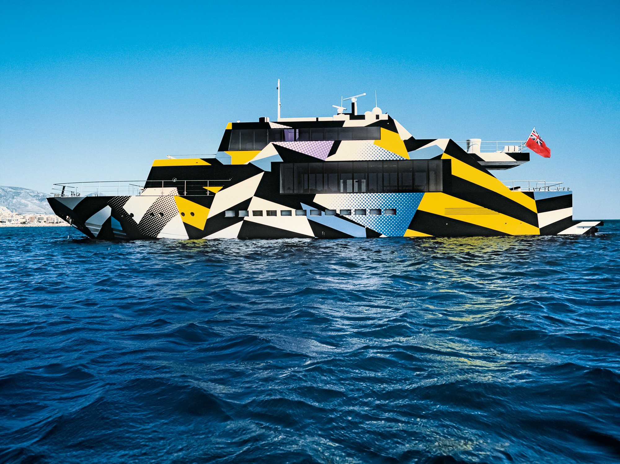 Camouflage and art: motor yacht 