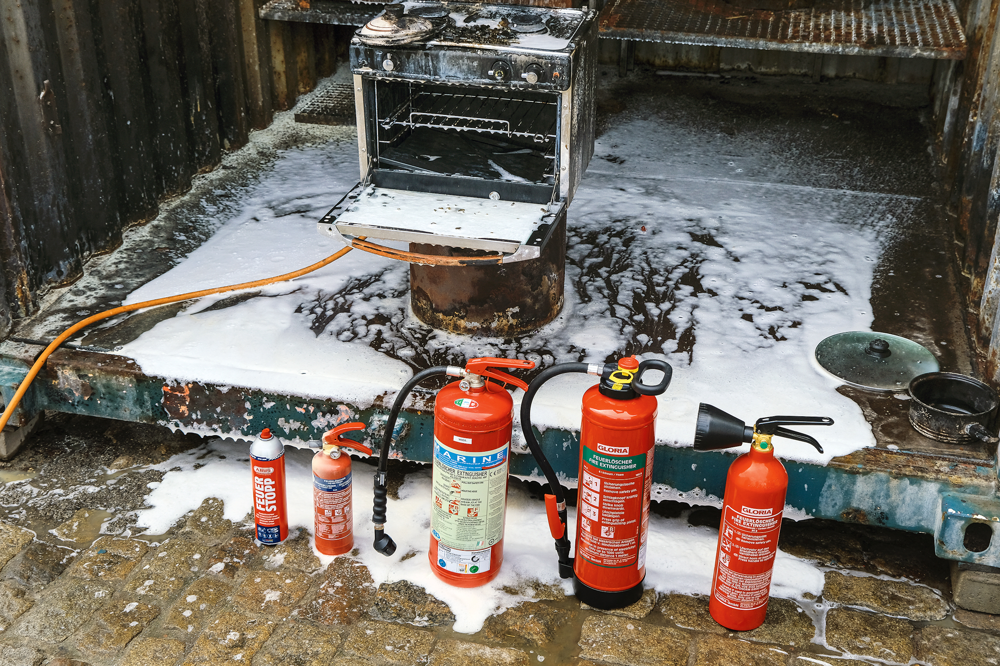 Test von Feuerlöschsprays mit erschreckendem Ergebnis! 