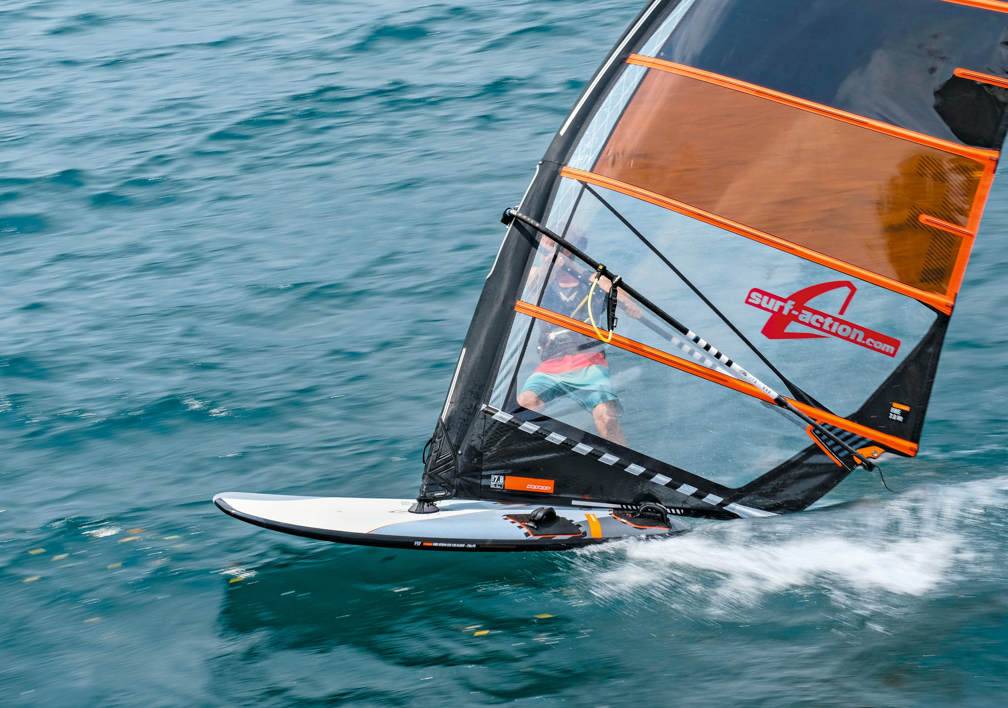 Freeraceboards 2023: RRD Firestorm LTD 135 Flight in the test | SURF