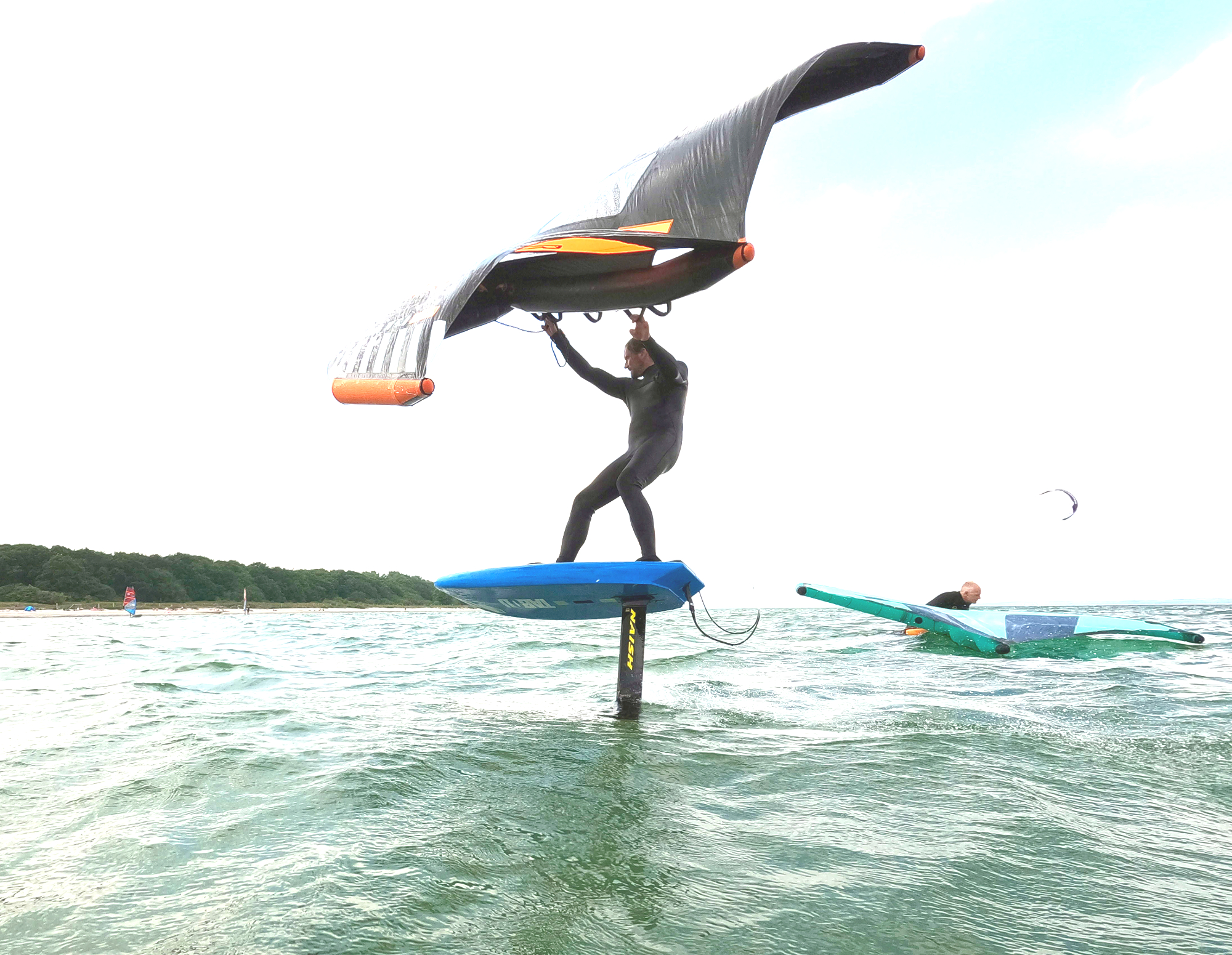 Speed rush for wingfoilers? The Naish Jet HA Foil in the test | SURF