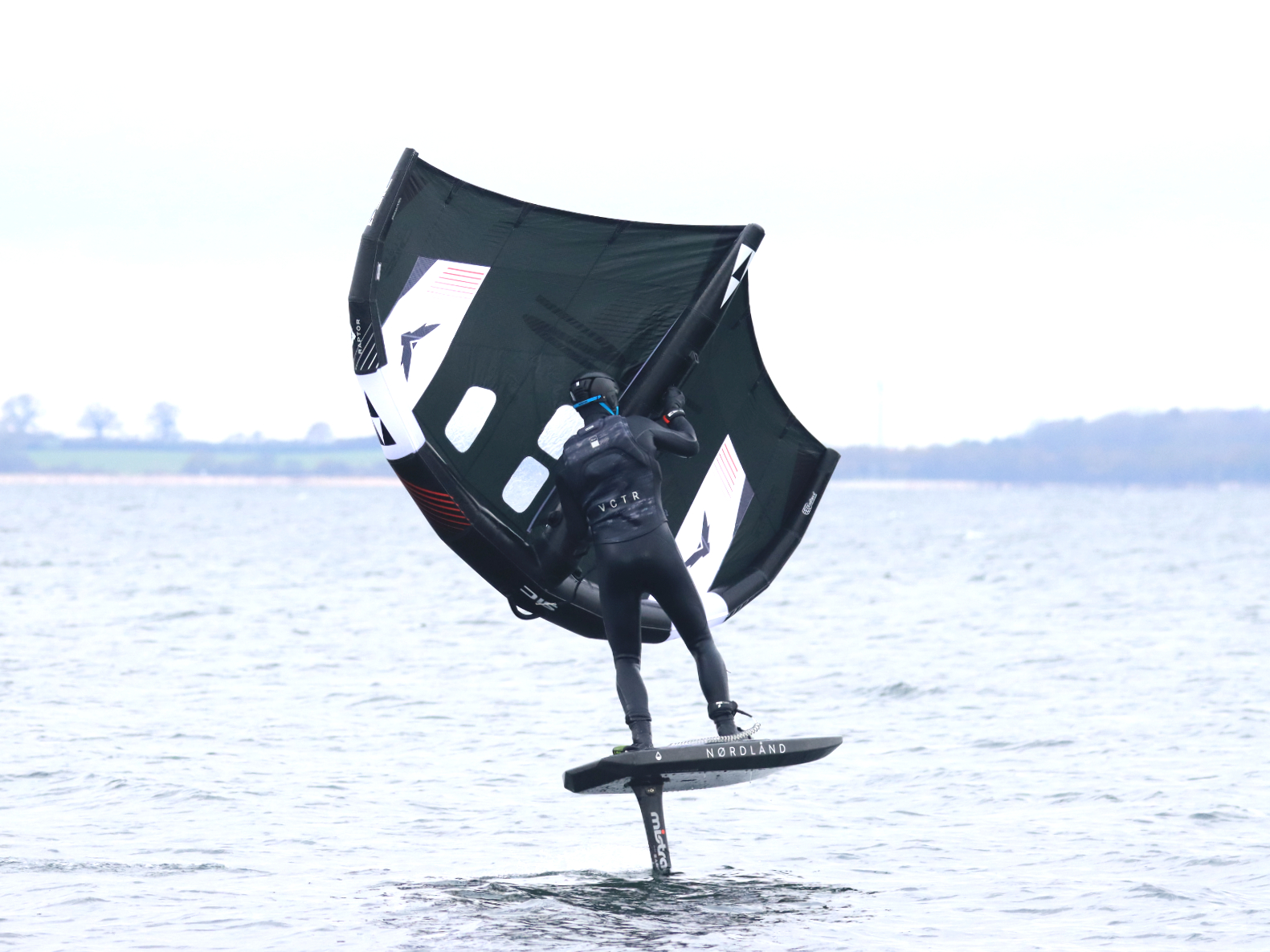 Test: Completely new development - the SIC Raptor Wing on test | SURF