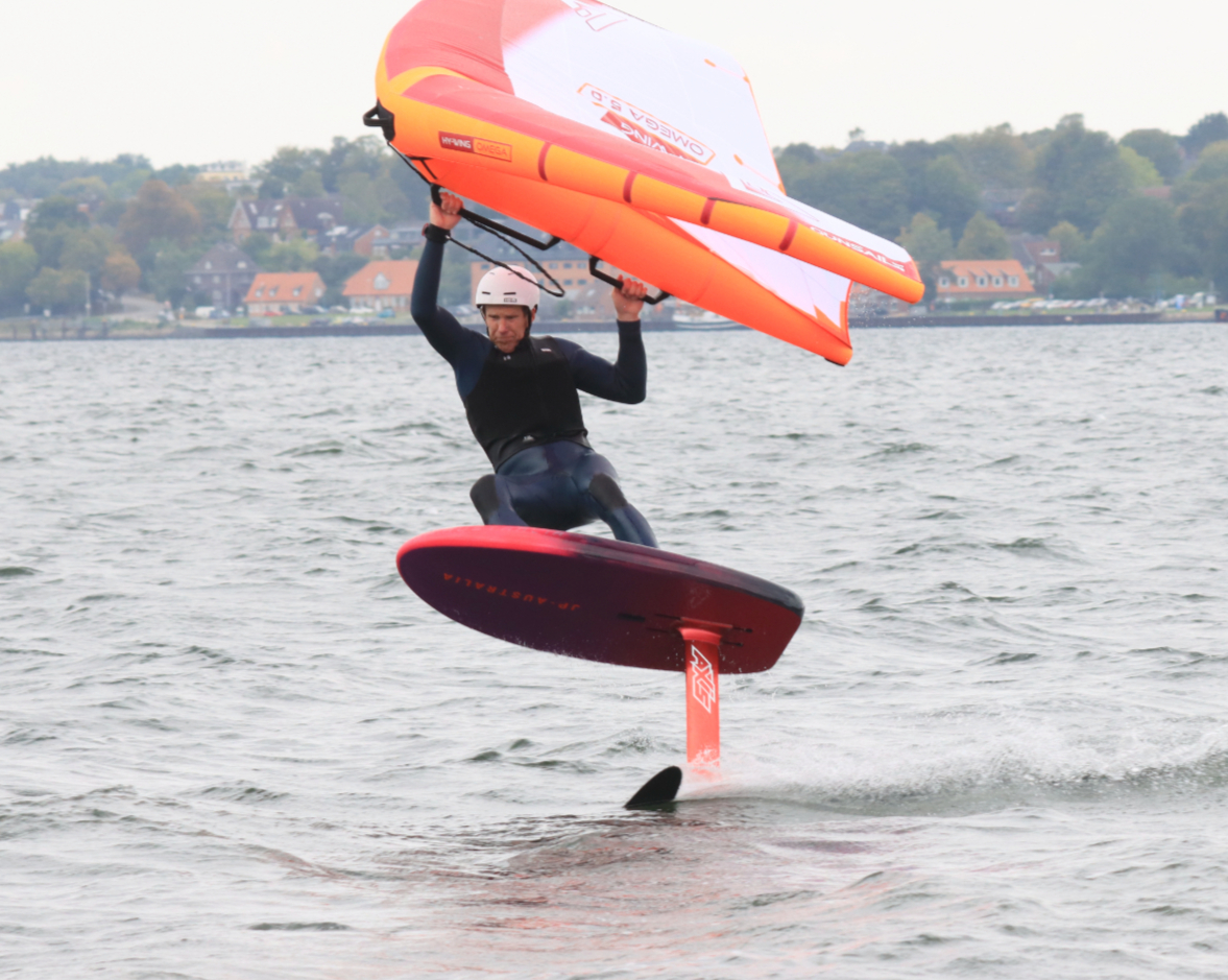 Foils: High speed, mega glide - the Axis ART V2 on test | SURF