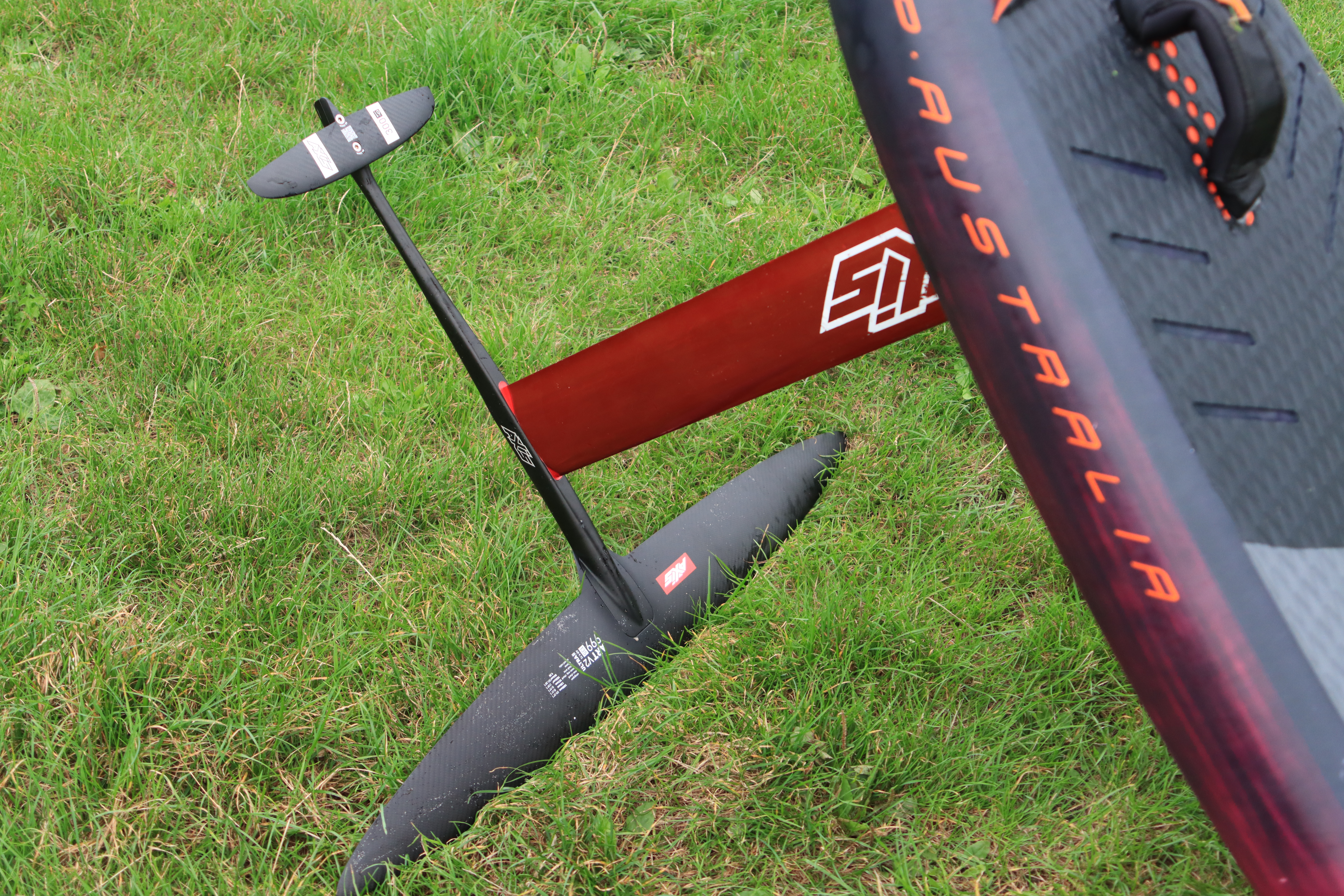 Foils: High speed, mega glide - the Axis ART V2 on test | SURF