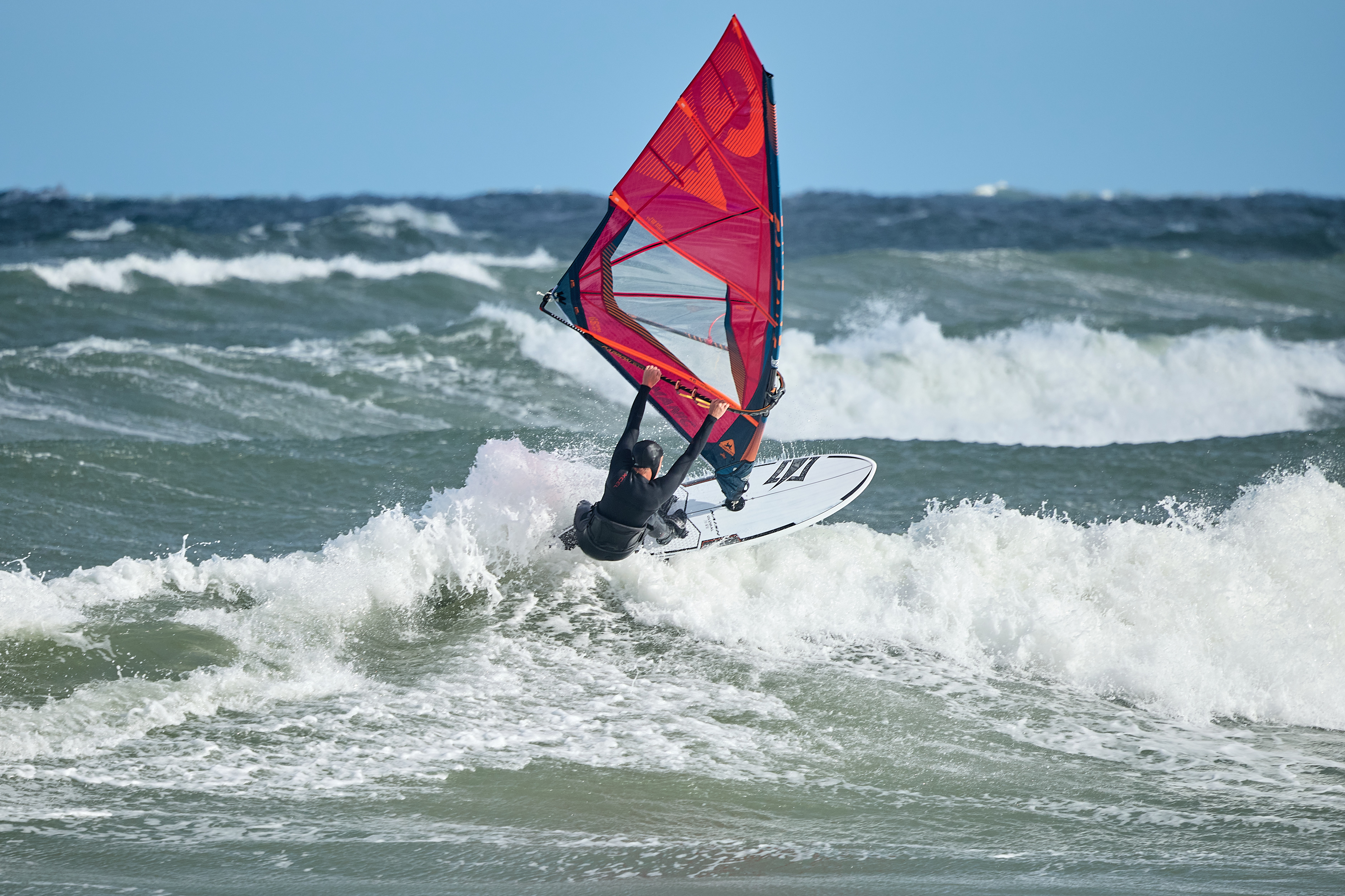 Waveboards 2025: Easy gliding wonders! The Naish Global Quad 75 in 