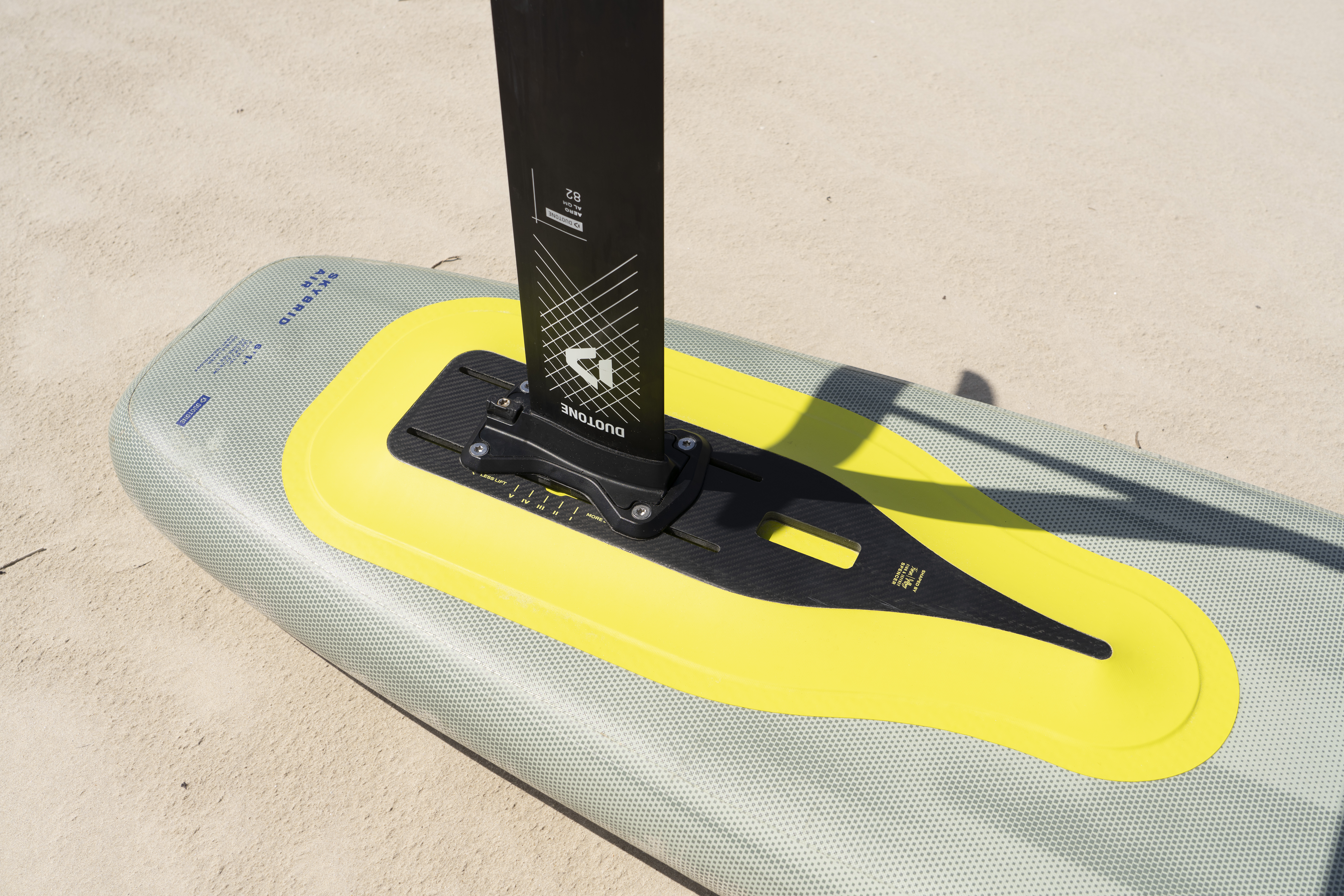 「Sunshine and Surf」【フレームサイズ 27×22cm】 MLC Mid Length Twin Fin Surfboard - Sun | Surfboards | T&C