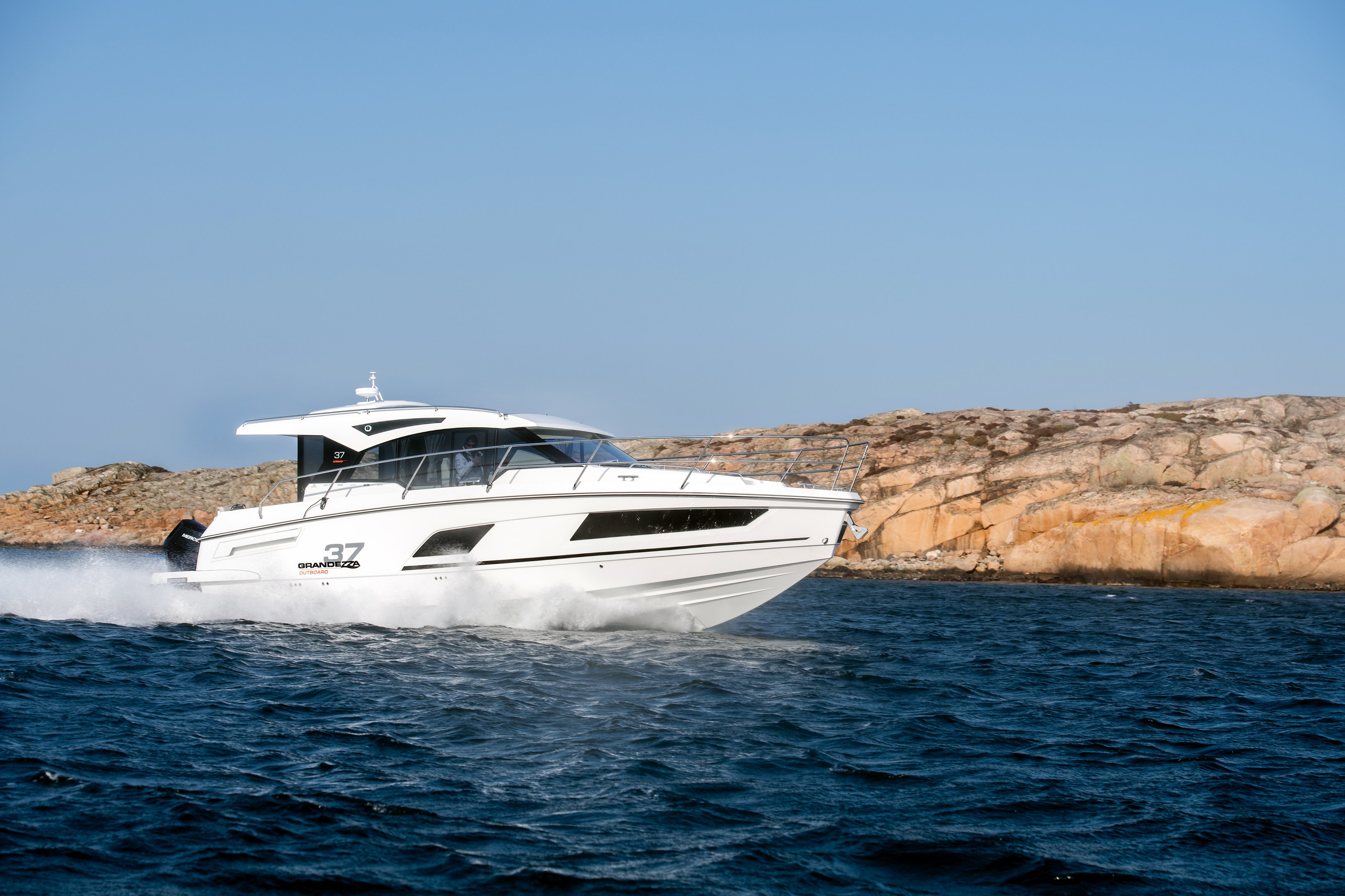 grandezza-37-outboard-