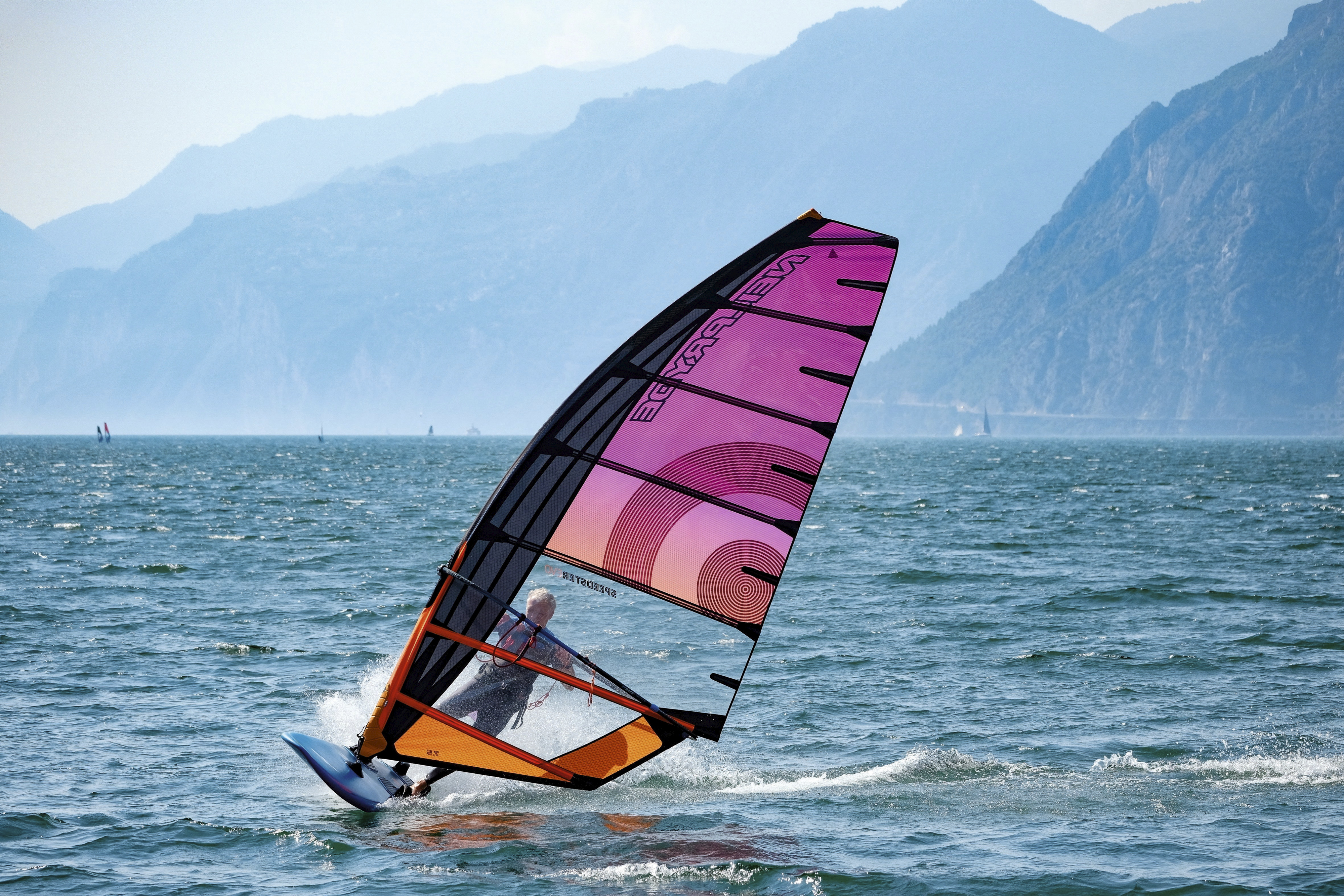 No Cam Freerac sails: NeilPryde Speedster Evo on test - successor