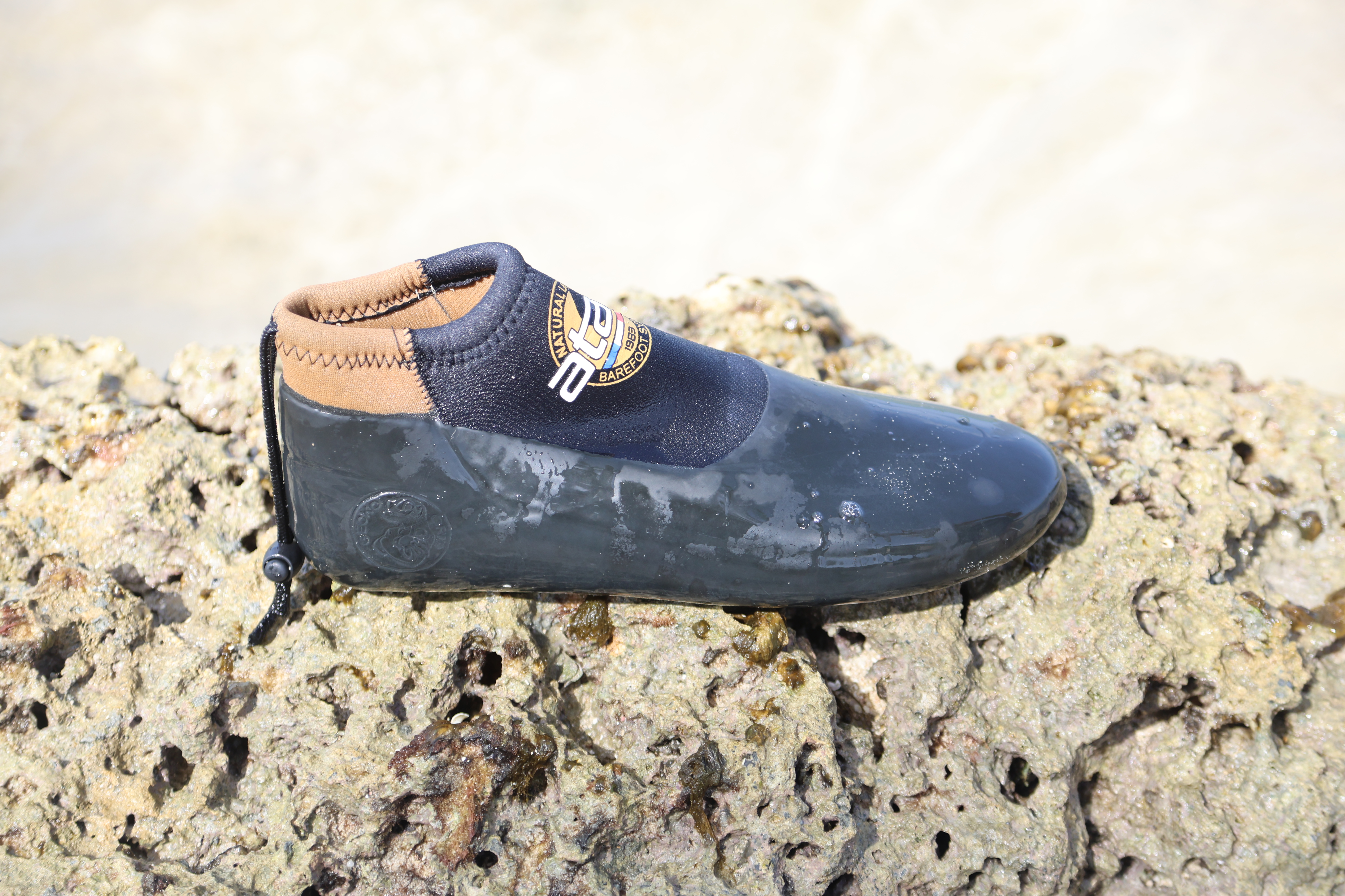 Surf shoes for the summer: Atan and Wetty put to the test | SURF