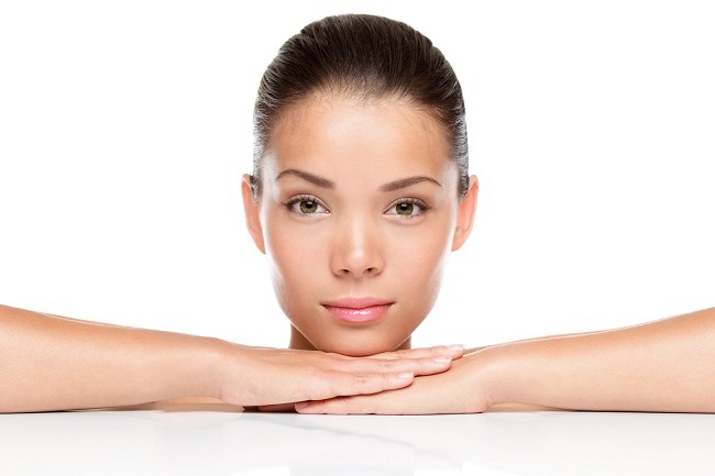 solusi wajah bebas kilap meski kulit berminyak - alodokter