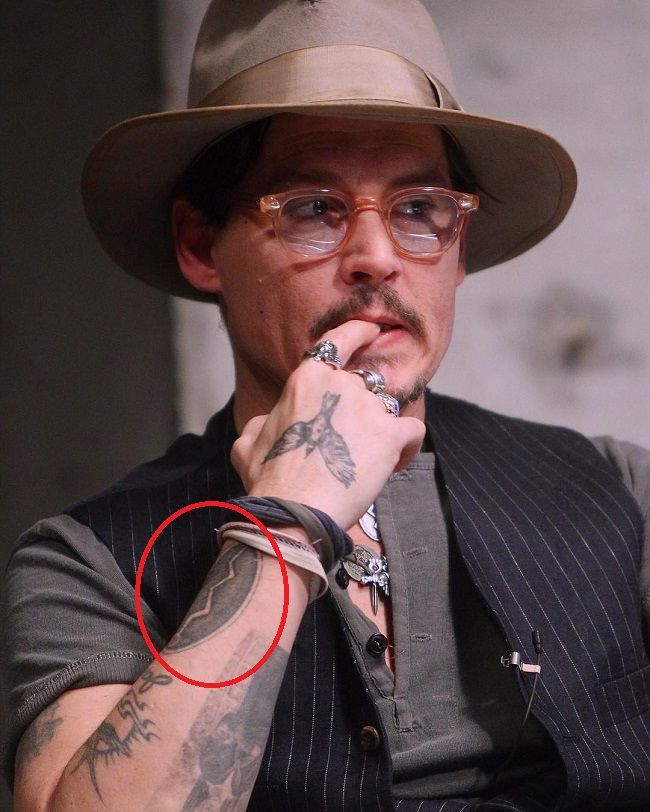 johnny depp-snake tattoo