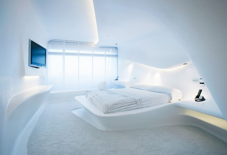 8futuristic-hotel-room-in-madrid