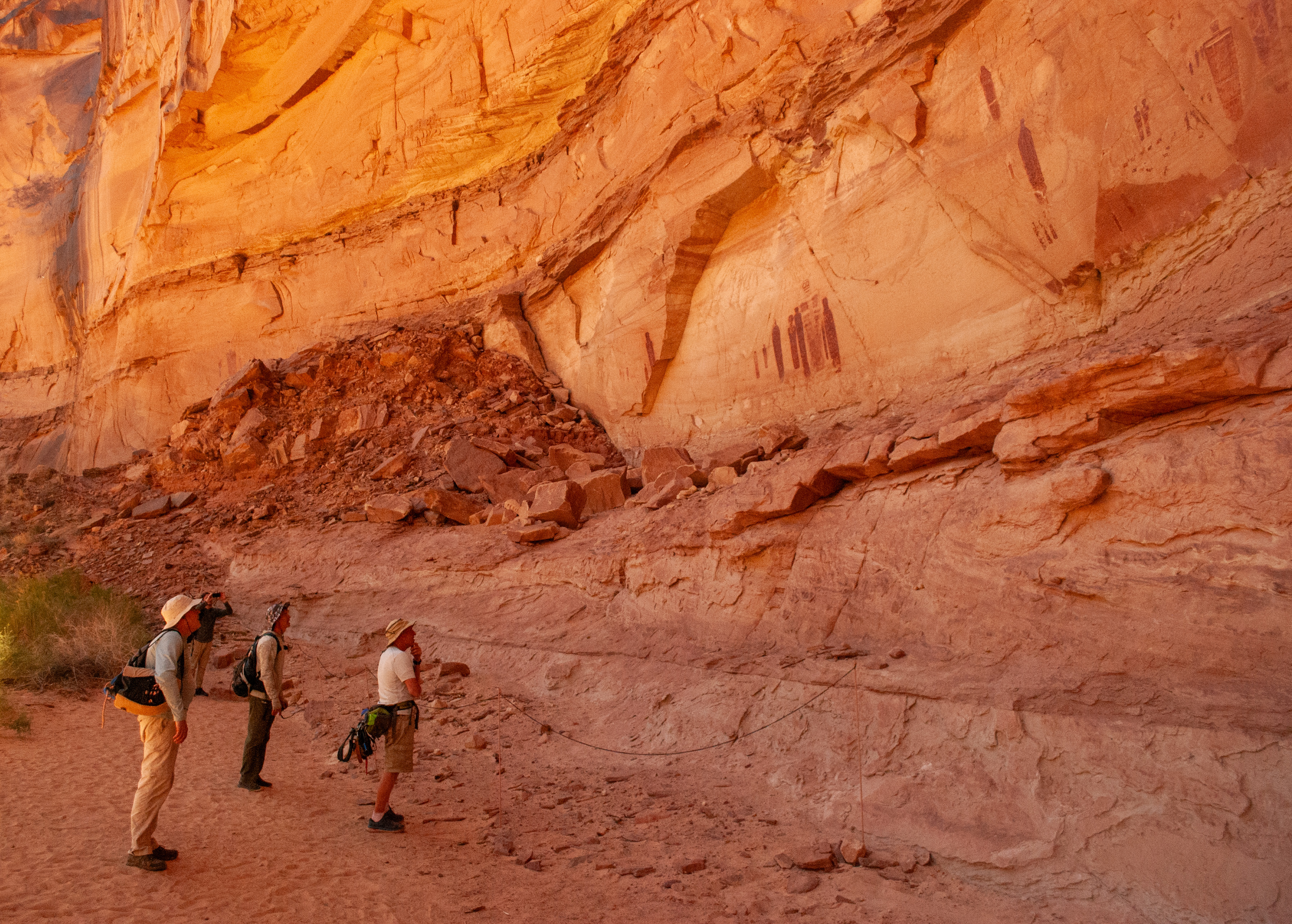 Looking at pictographs in Horseshoe Canyon
