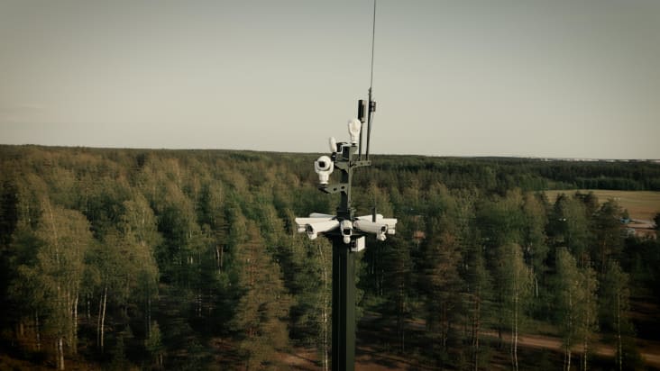 r-twr_deployable_mast_cameras.jpg