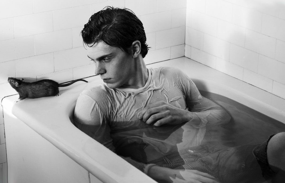 http://res.cloudinary.com/dkmgqwbty/image/upload/v1581761557/evan%2Bpeters%2Bflaunt%2B1.jpg