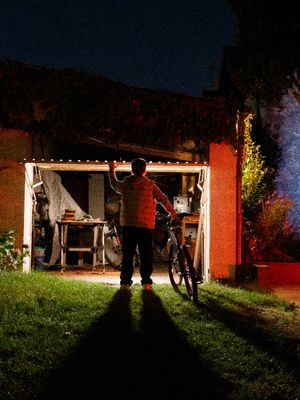 9pm, garage,outside,people, green,black,red,yellow