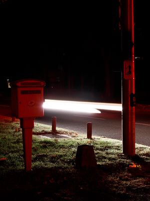 0am, outside,blur, red,green,black,white