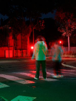 0am, blur,outside, green,red,black,grey