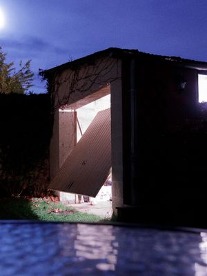 7pm, garage,outside, black,green,white,purple
