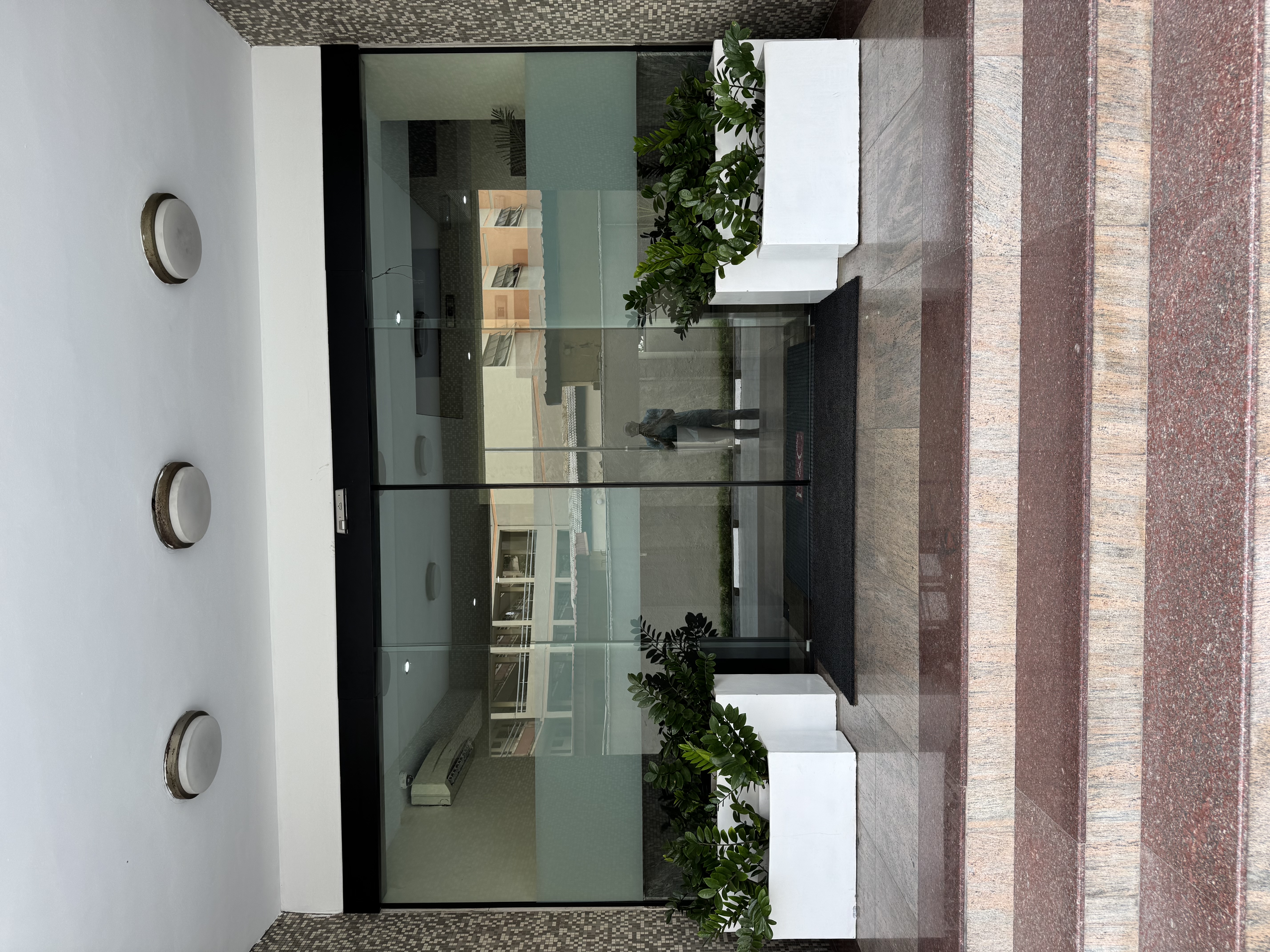Automated Frameless Glass Entrance System