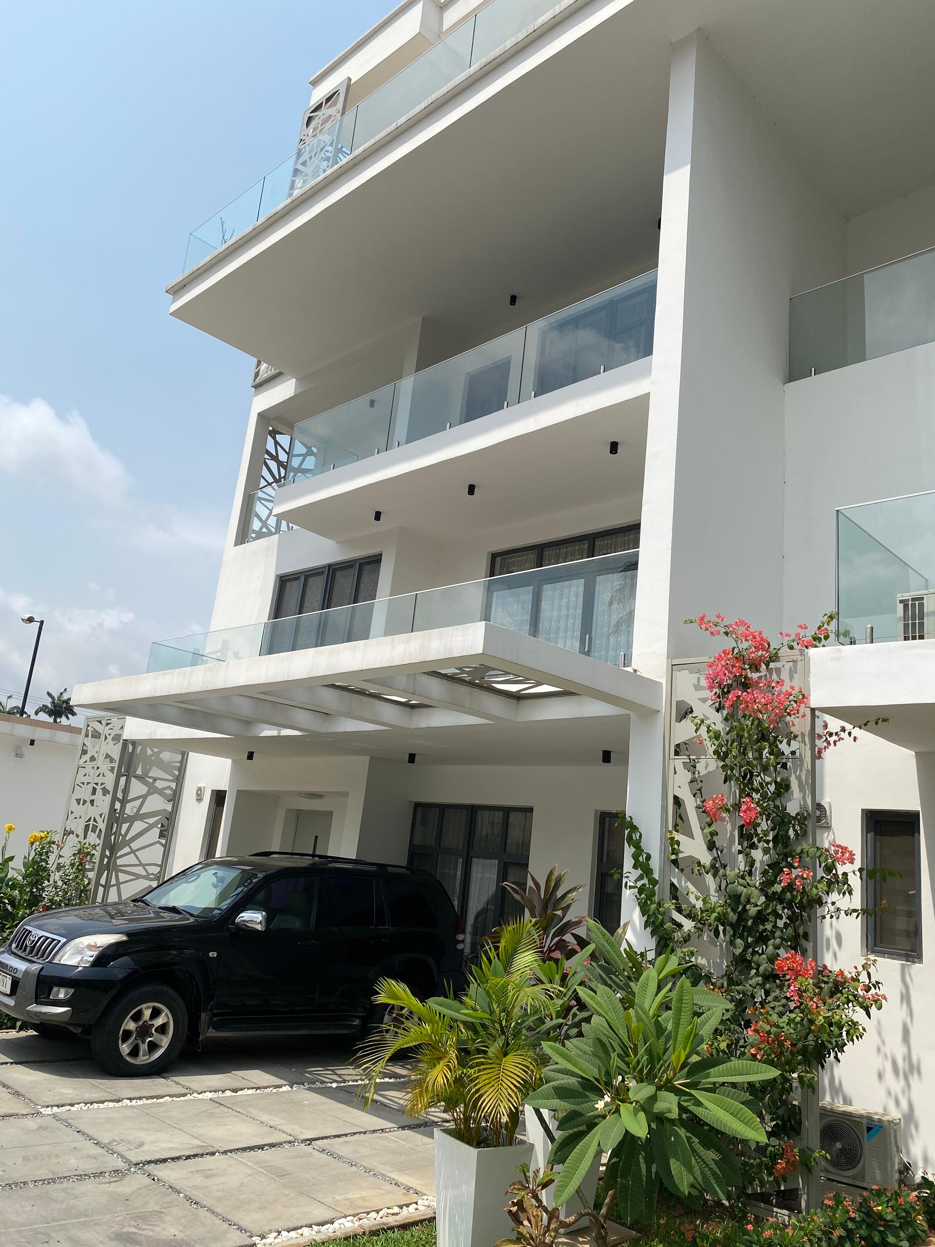 Luxury Villa Cantilever Glass Canopy & Balustrades