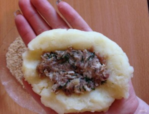Зразы картофельные с мясом в духовке - фото шаг 5