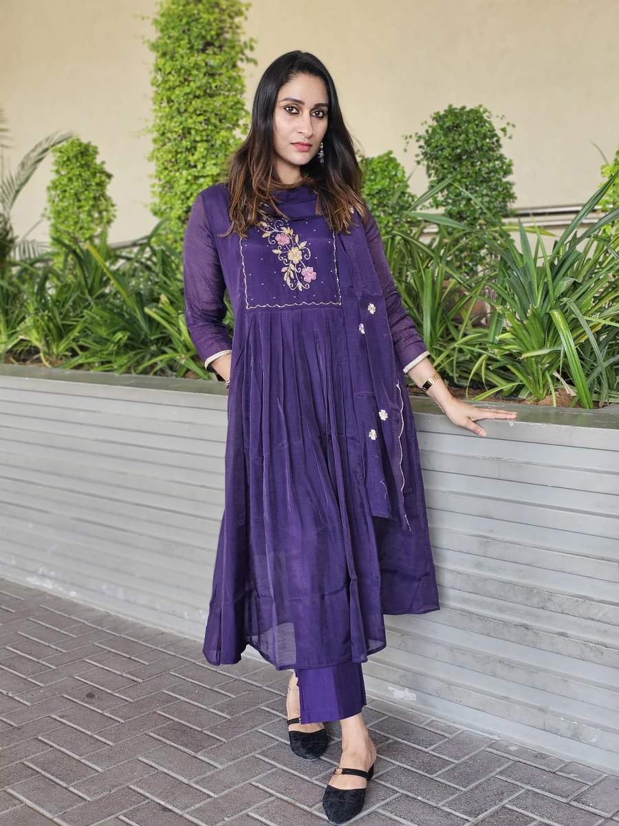 Purple chanderi salwar with beautiful Zari work