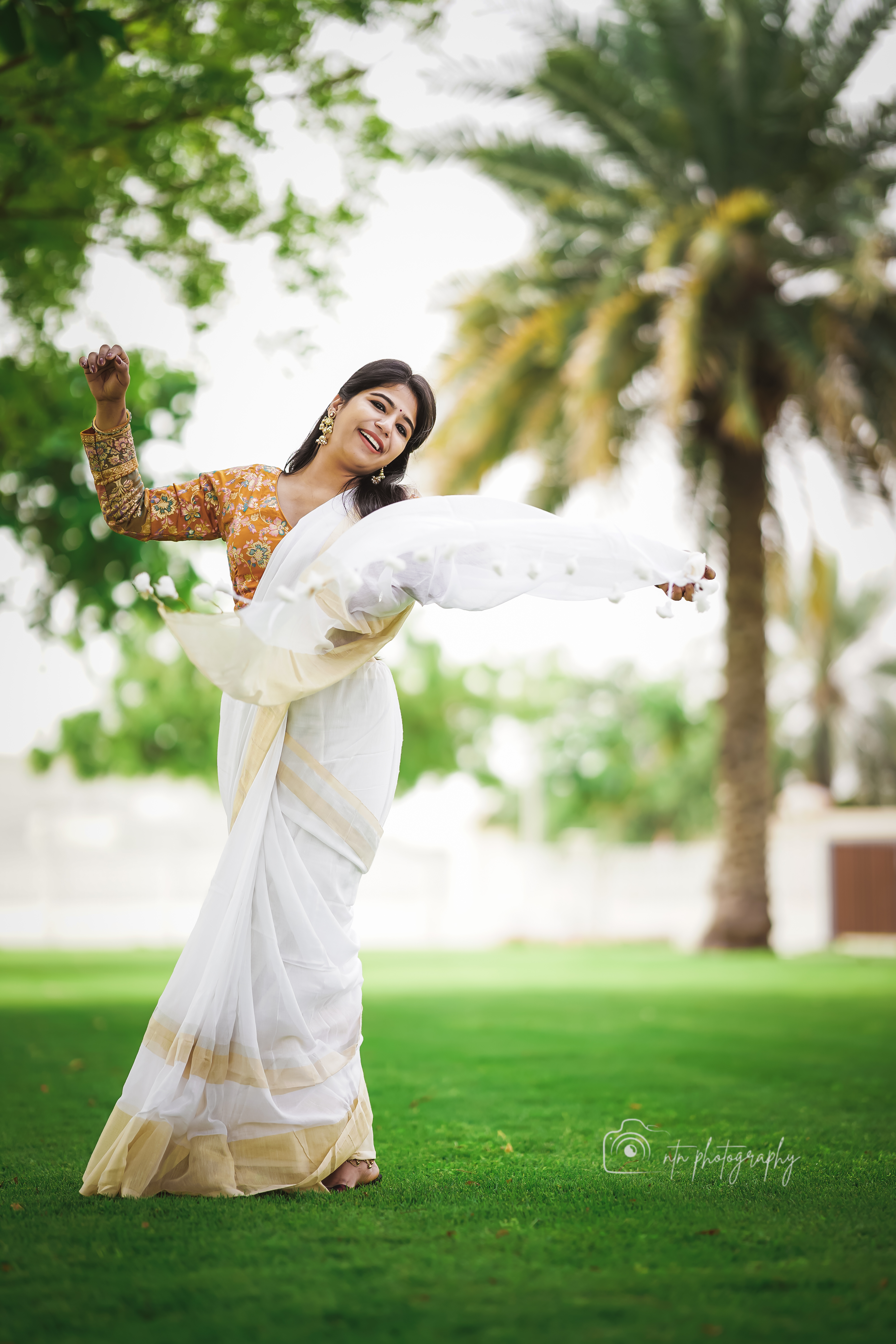 MUL COTTON ANTIQUE ZARI