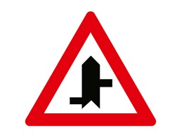 Ana Yol - Tali Yol Kavşağı T-22d levhası fotoğrafı Ana Yol - Tali Yol Kavşağı T-22d levhası fotoğrafı
