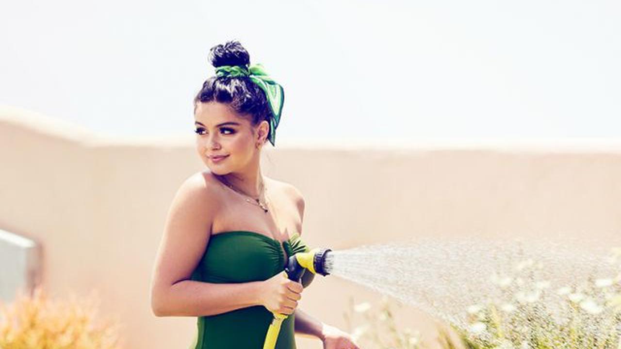 Ariel Winter hot Bikini picture