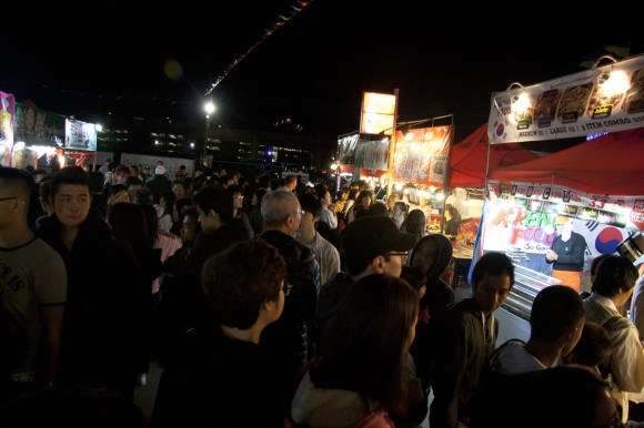 Food area getting kinda busy.