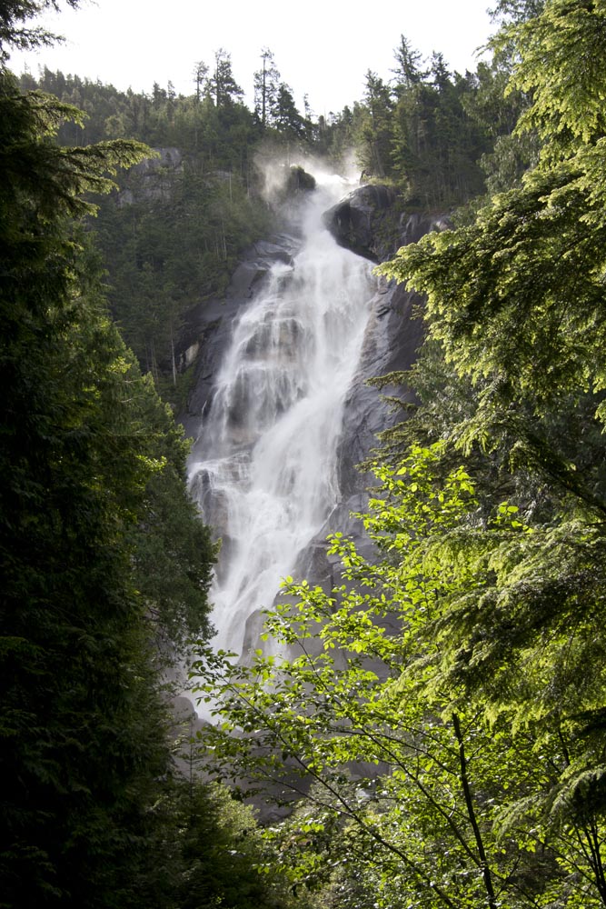 Shannon Falls. Nice stopover on our way to the Chief.