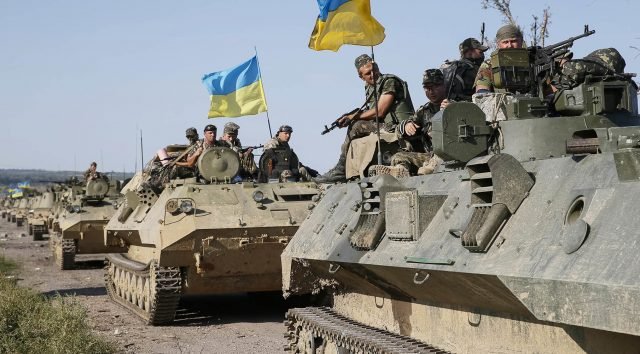 На Украине рассказали какое именно вооружение отвели от линии соприкосновения на Донбассе