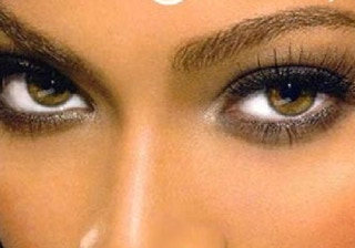 Discover the mystery about Beyonce's eyes. celebrity-singer-beyonce-brown-eyes-color-photo-picture1