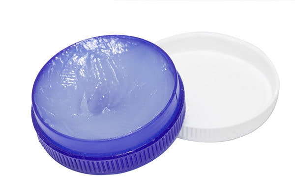 Vicks vaporub to fight toenail fungus at home