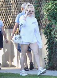 Kesha - Out in Venice Beach 1/27/19