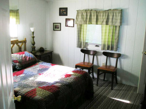 Silver Sands Resort - Cabin Bedroom