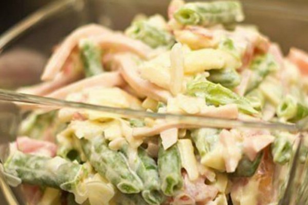 Салат из стручковой фасоли с сыром и ветчиной Салат из стручковой фасоли с сыром и ветчиной