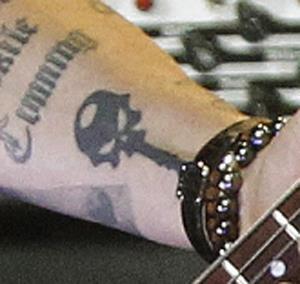 johnny depp-harley davidson skeleton key tattoo