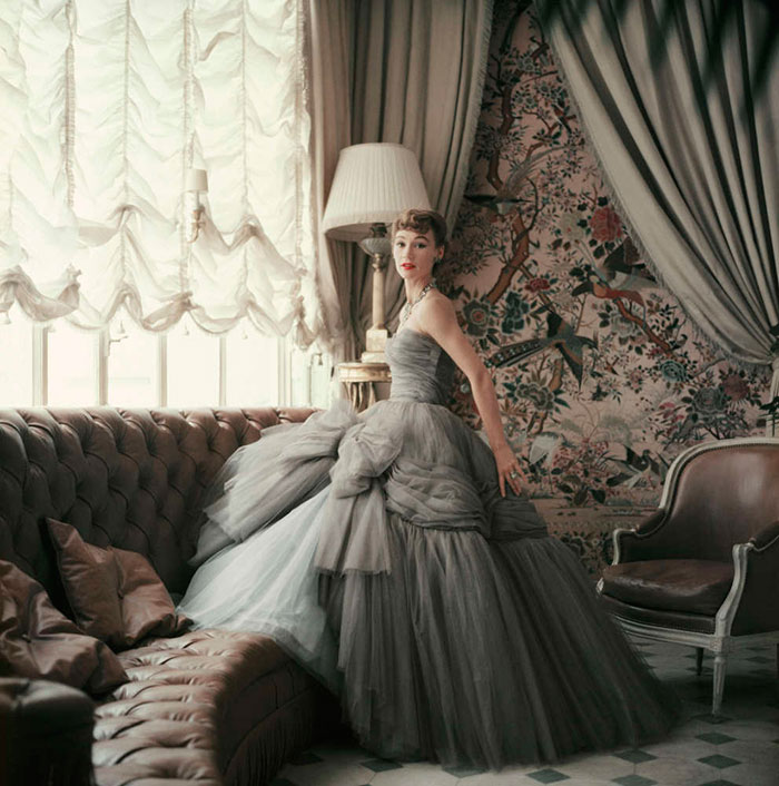 Марк Шоу (Mark Shaw) - Sophie Malgat wears Dior in Dior's Passy Home, 1953