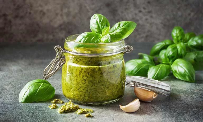 Einfaches Rezept für Basilikum-Pesto: Frisch und Lecker Selber Machen