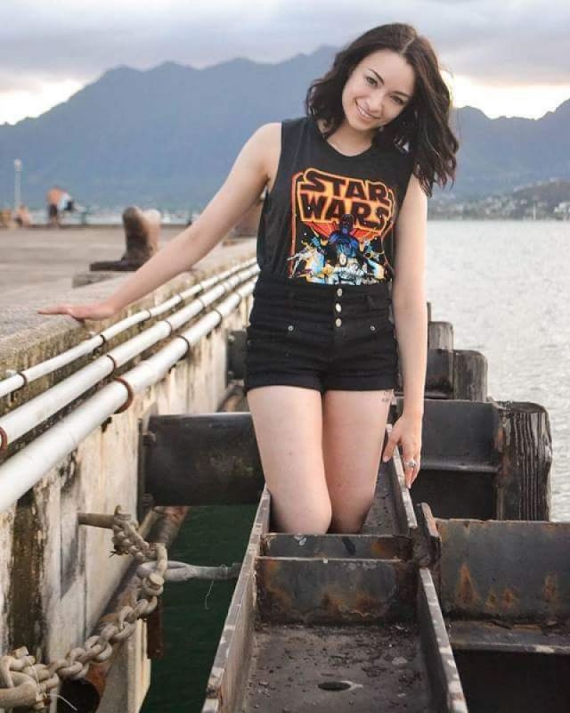 Jodelle Ferland very sexy photo