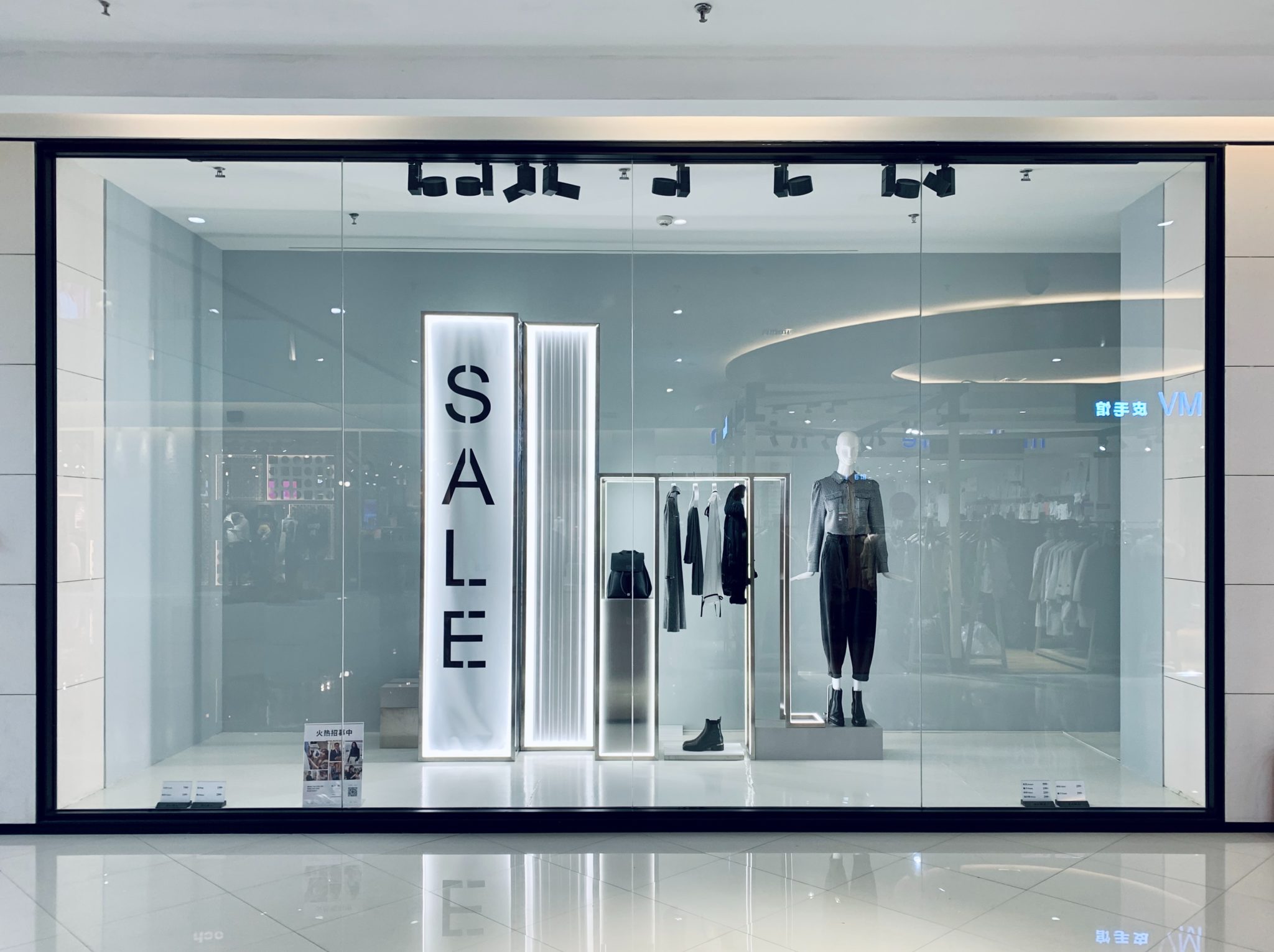 Brand Options Guide to Designing High-End Window Displays