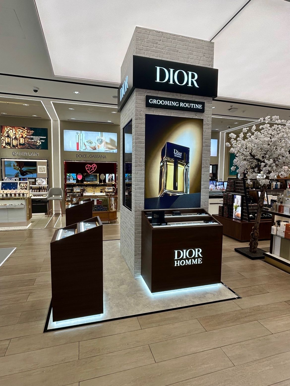 Versatile display stand for events and marketing showcases - by brandoption.ae