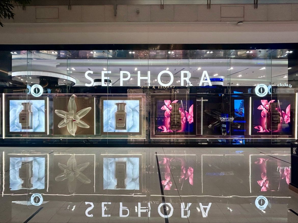 Innovative display stand for contemporary brand marketing - by brandoption.ae