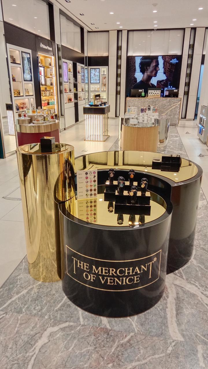 Stylish and functional branding display stand - by brandoption.ae