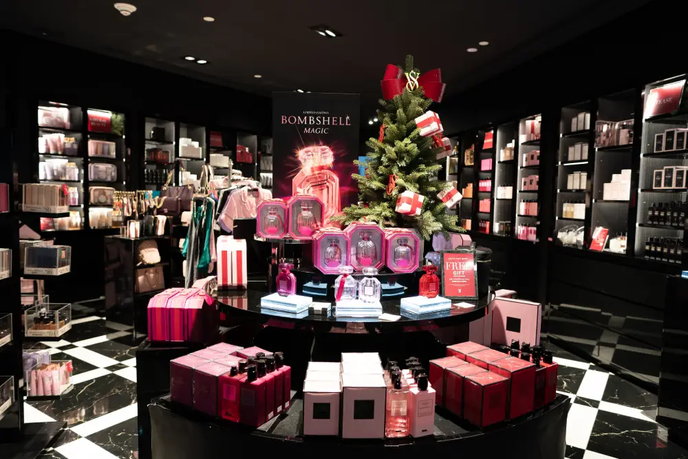 How Visual Merchandising in Retail Influences Buying Decisions