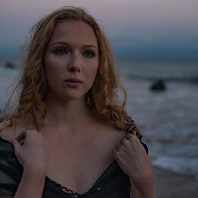 Molly C. Quinn hotii